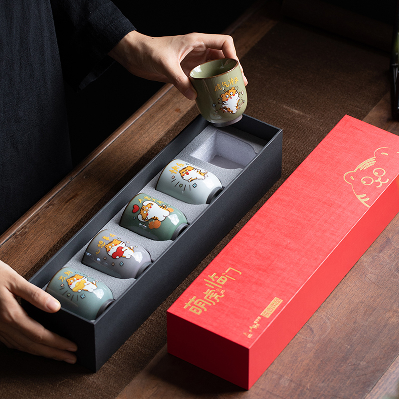 【萌虎临门】新春官窑茶杯五件套装  五福杯手提袋礼盒礼品  送客户礼品