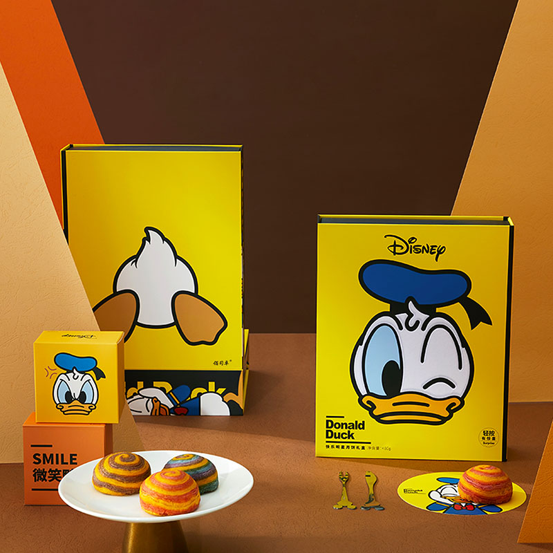 【快乐明星】Disney迪士尼 2022中秋高端月饼礼盒 花式酥皮黑芝麻味月饼*2+花式酥皮蛋黄绿豆沙月饼*2+花式酥皮椰蓉月饼*2 中秋节福利