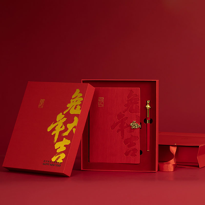 【兔年大吉·新春兔礼盒B】2023兔年高档实用礼盒套装 兔年高档PU本+兔年笔 年会奖品